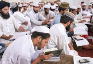 وزارت آموزش و پرورش پاکستان کنترل مدارس دینی را به عهده می‌گیرد